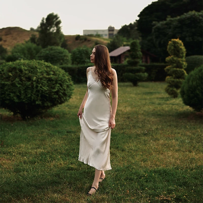 فستان كامي ماكسي أنيق بتصميم كلاسيكي من الساتان مزين بالدانتيل فساتين حريرية مصممة للسيدات خريف متواضع أنيق رومانسي للتاريخ ملابس نسائية للشارع #2