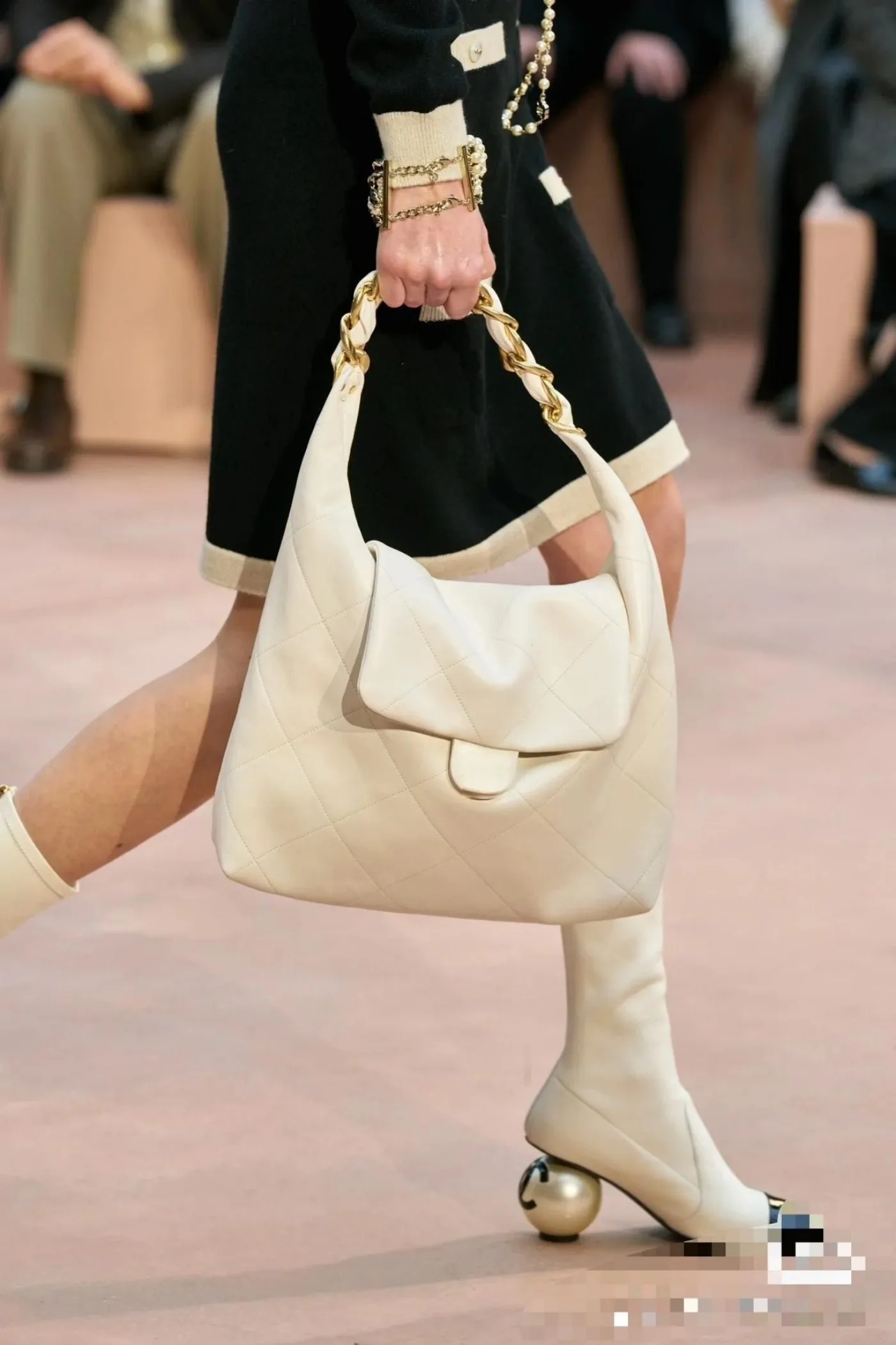 

Chic Off White Hobo Bag for Women Oversized Shape with Front Pocket Detail Casual Daily Handbag