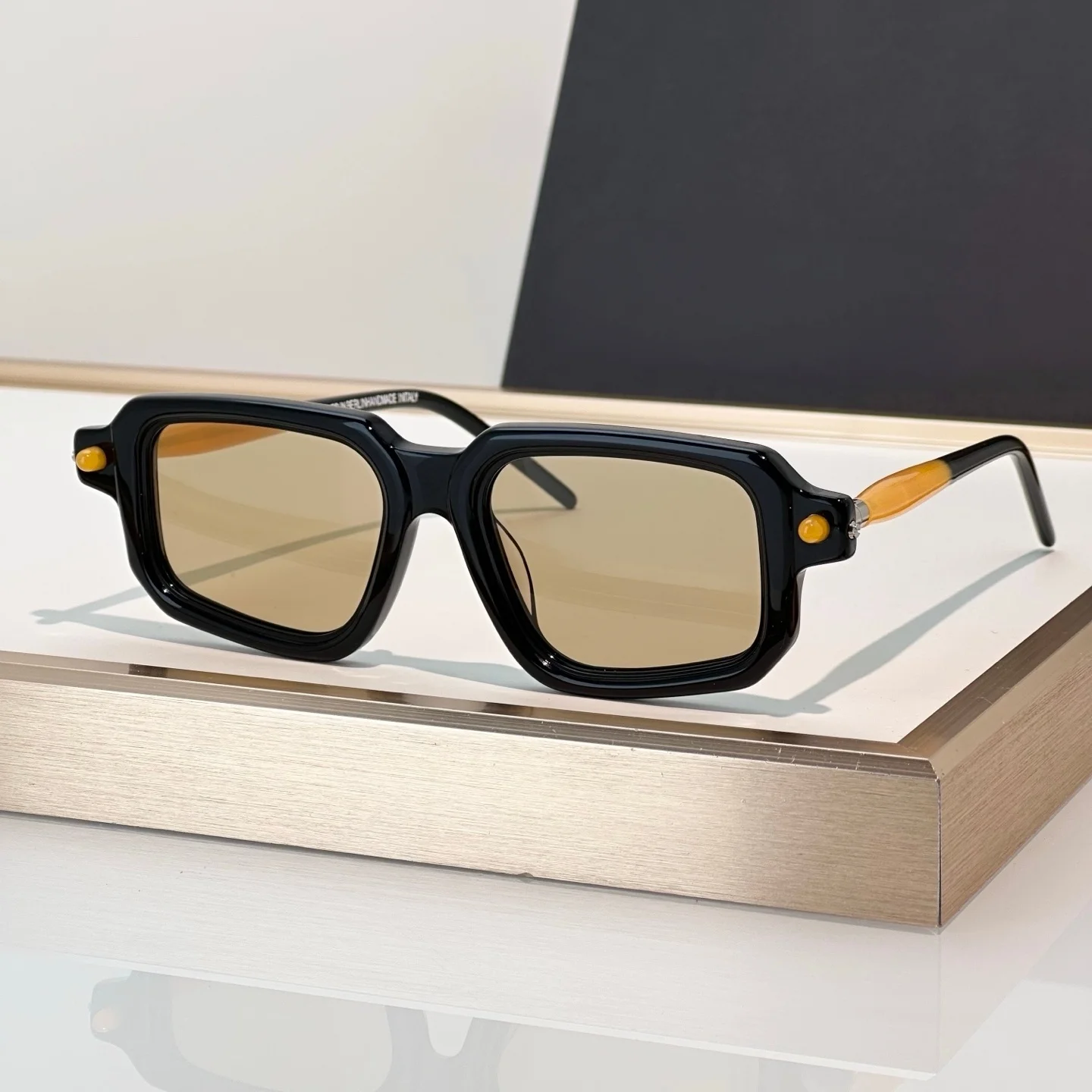 P23 Sunglasses For Women And Men, Head-Turning Black Rectangular Sunglasses Light Brown Lens UV400 Must-Have Fashion Eyewear