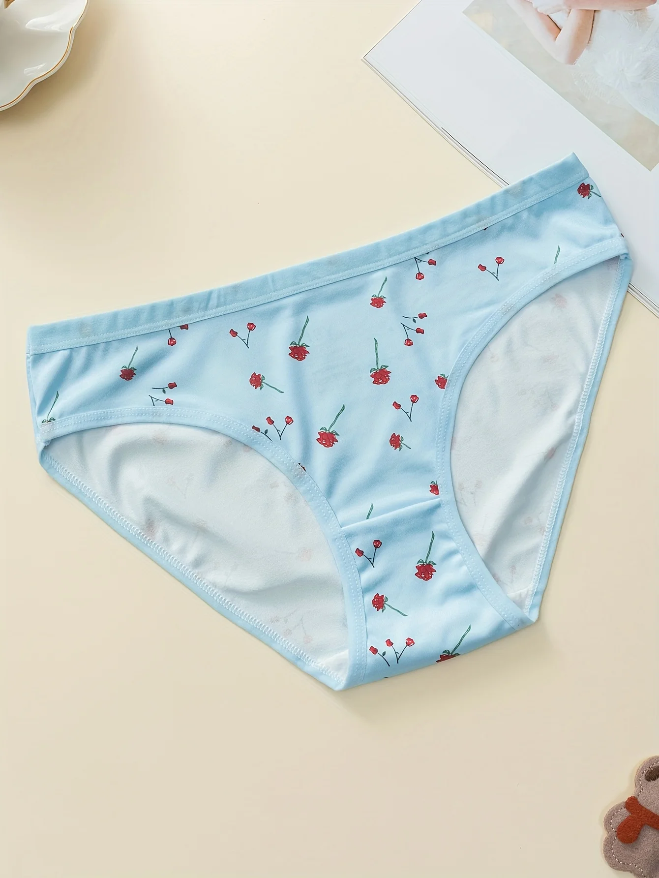 Três conjuntos de roupas íntimas femininas frescas e delicadas com estampa de rosas, roupas íntimas triangulares para meninas e meninas