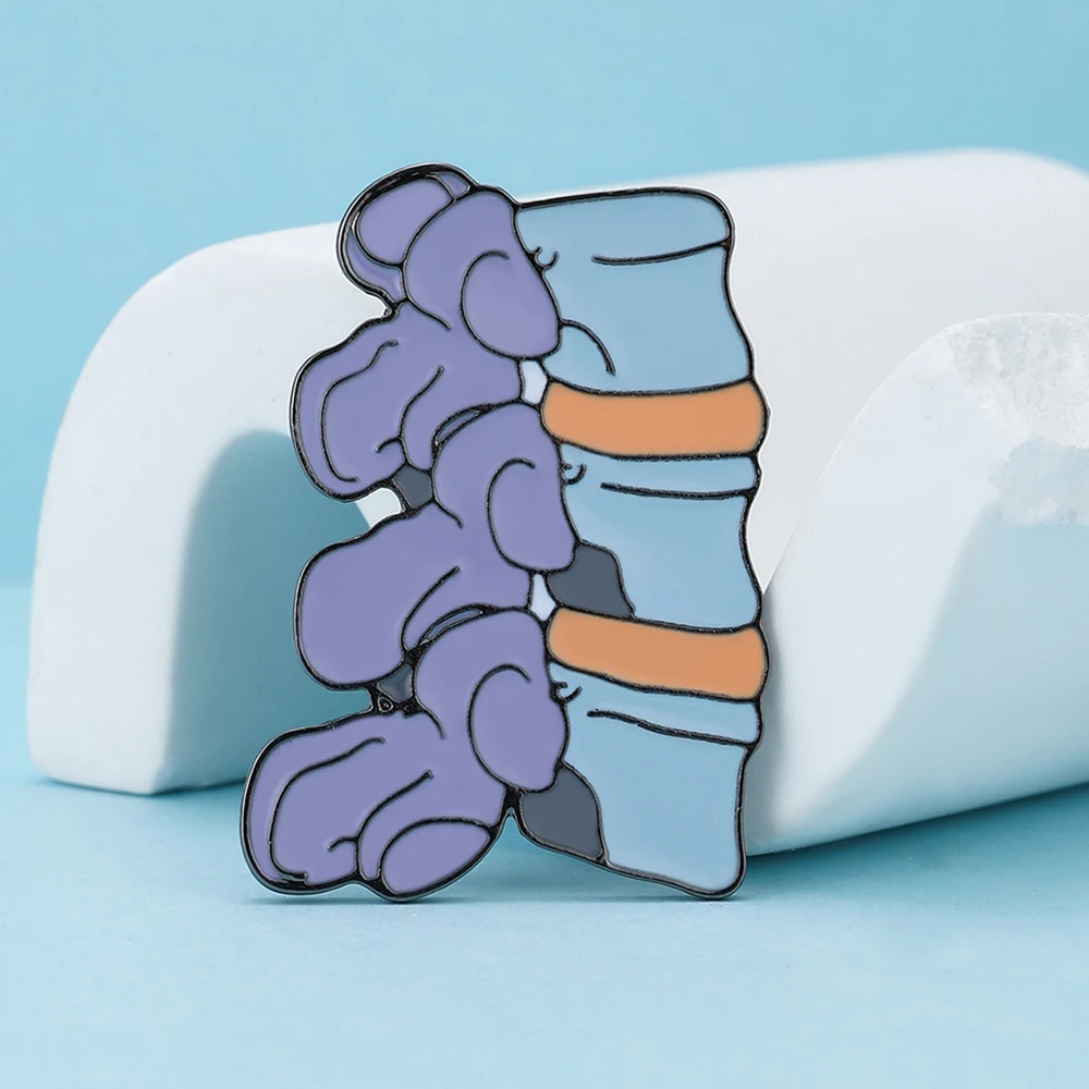 Yaratıcı Kemik Ilaç Broş İnsan Omurga Şekli Tasarım Yaka Rozeti Koleksiyon Pimleri Takı Doktor Hemşire için Hediye