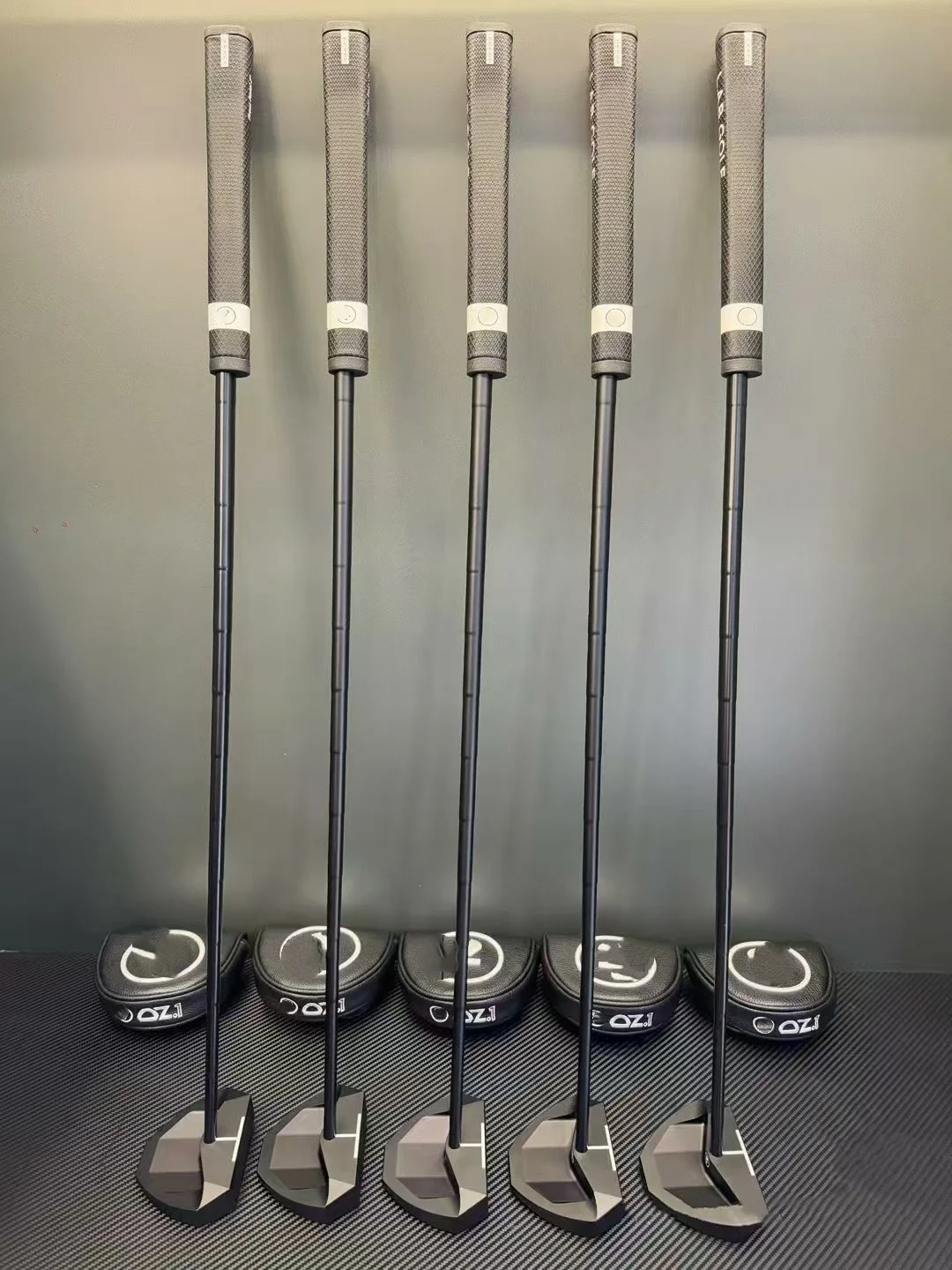 Custom  OZ1 Golf putter low balance putter black steel shaft 33 "34" 35 " black Press Pistol 2 Degree Girp with head cover image 5