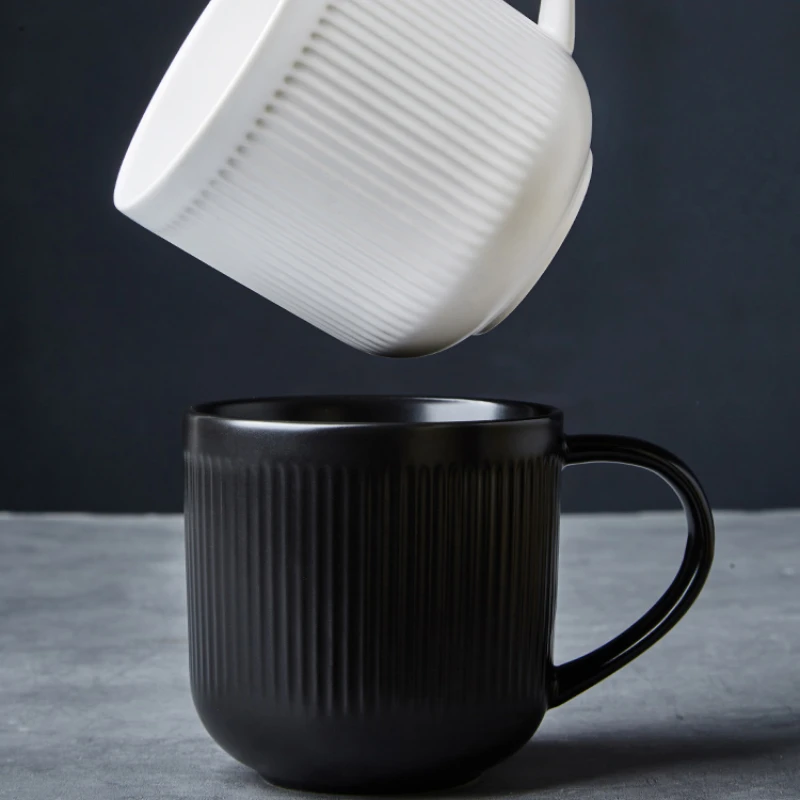 410ML High Capacity Black and White Ceramics Mugs Coffee Cups Household Restaurant Handle Mug