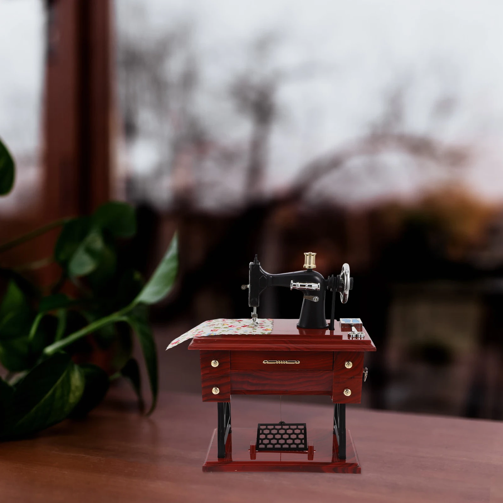 

Заводная швейная машина, музыкальная шкатулка в винтажном стиле, ретро декоративное украшение, креативное украшение для дома, подарок на день рождения