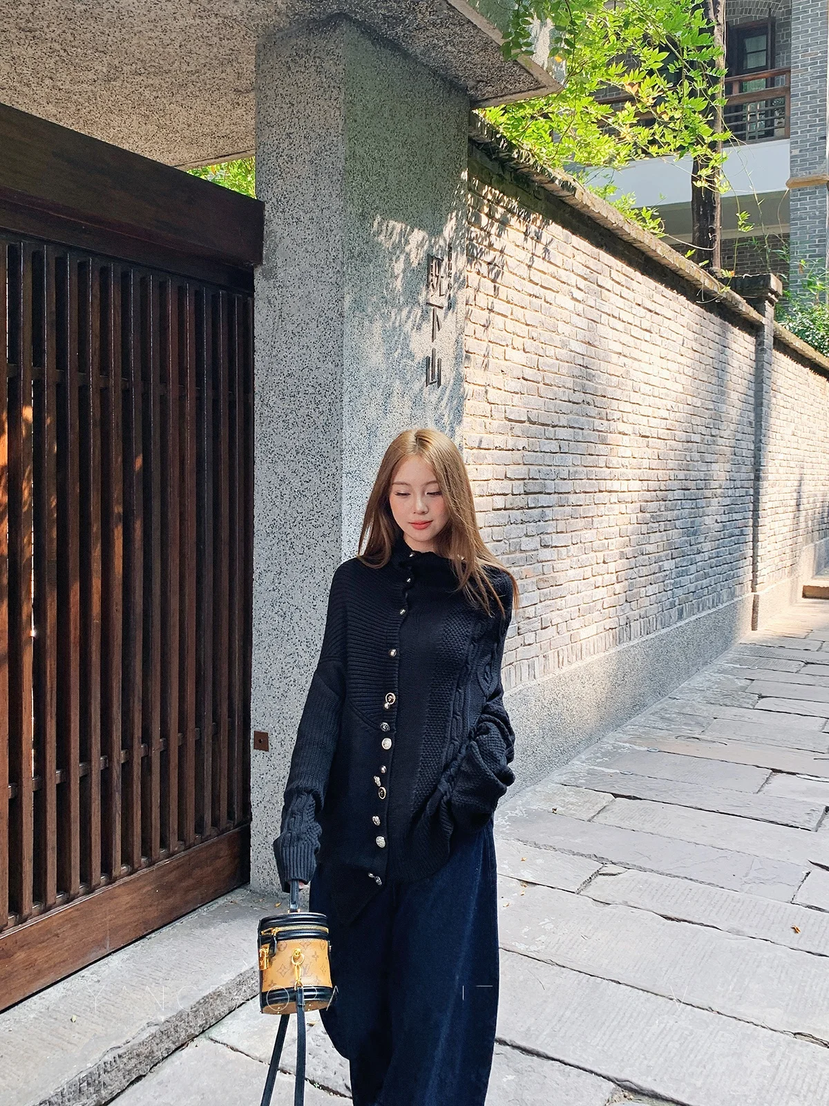 Bla Asymmetrical Bu… - image