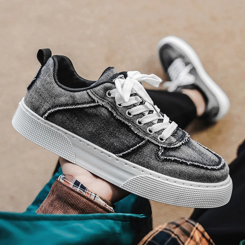 

Men's All-Season Soft-Sole Canvas Shoes – Stylish & Trendy Design, Durable, Non-Slip, and Breathable Fabric. Ideal for Daily Wea