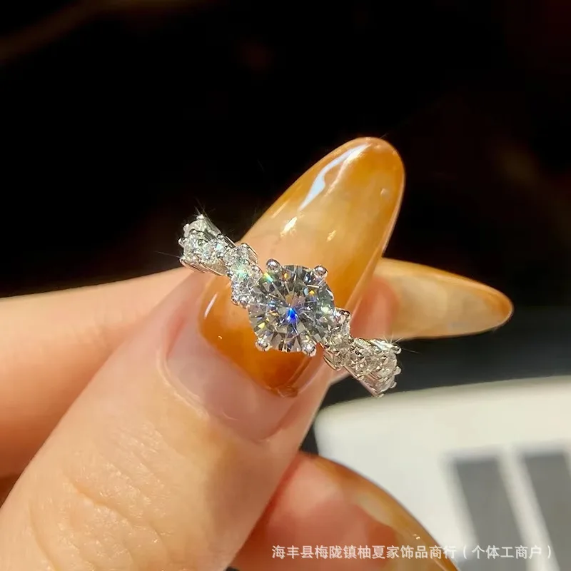 PT950 Platinum Women Light Luxury Star Ring, 1 Carat Moissanite Suitable for Single Wear or Stacking With Band Rings