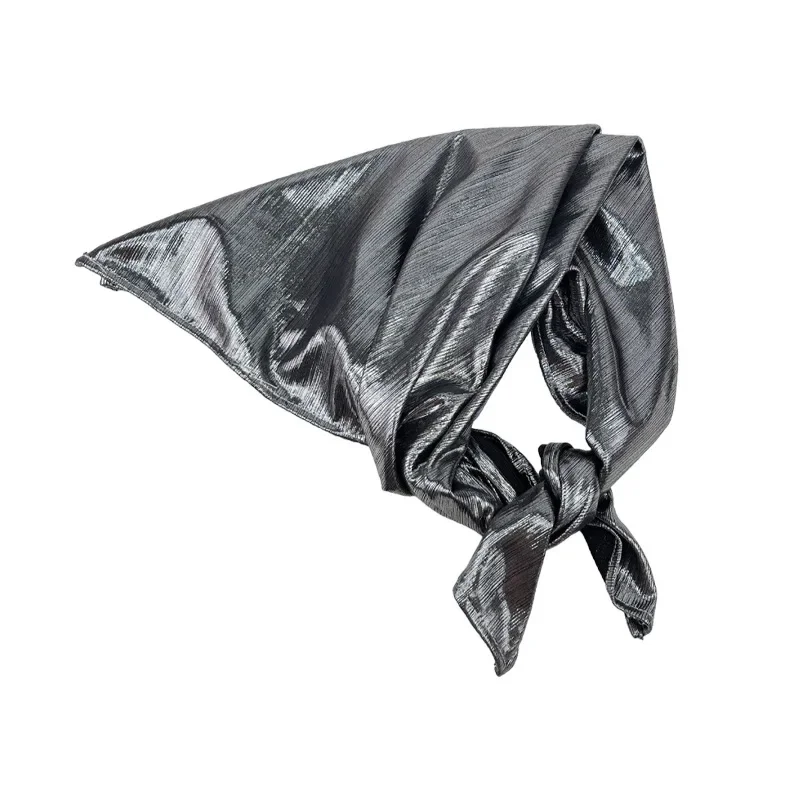 Серебряный шарф-бандана в стиле