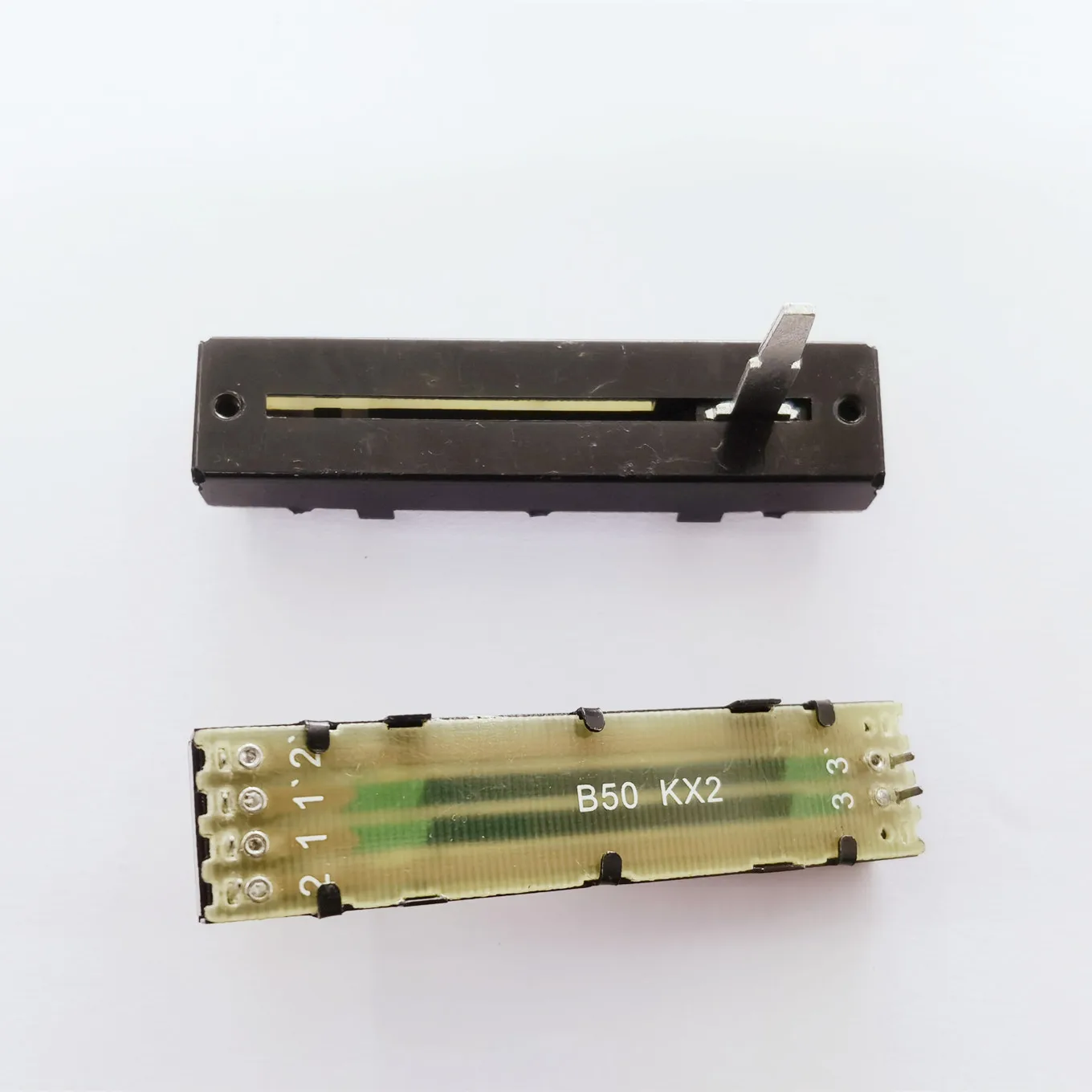 

Оригинальный новый 100% F 7,3 см портативный потенциометр с прямым стержнем B50KX2, длина оси 20 мм, внутренняя ножка (ПЕРЕКЛЮЧАТЕЛЬ)