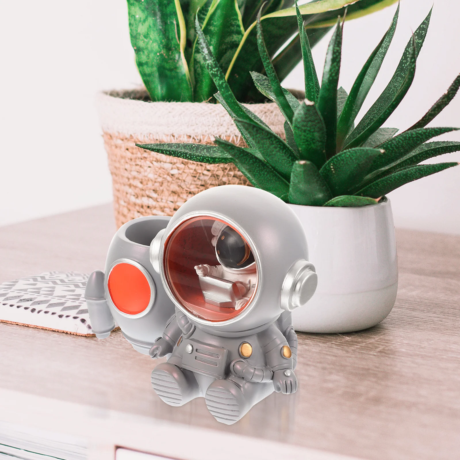 

Pencil Holder Resin Astronaut Craft Lighted Space Decoration Multi-Purpose Grey Decorations