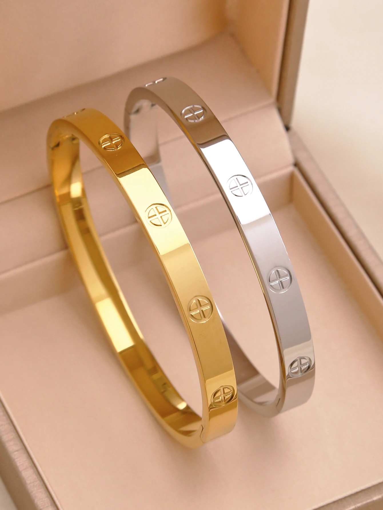 18K gold-plated stainless steel non fading gold bracelet - durable and fashionable jewelry accessory, suitable for holiday gifts