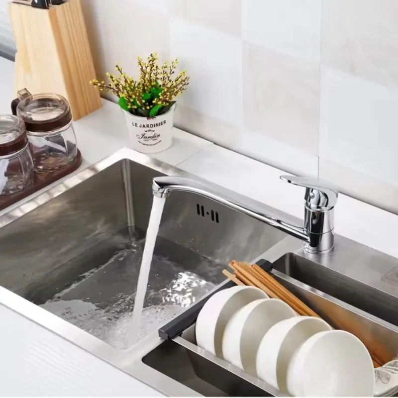 صنبور مطبخ فاخر وحديث بمقبض واحد من النحاس الصلب الأبيض ومطلي بالكروم