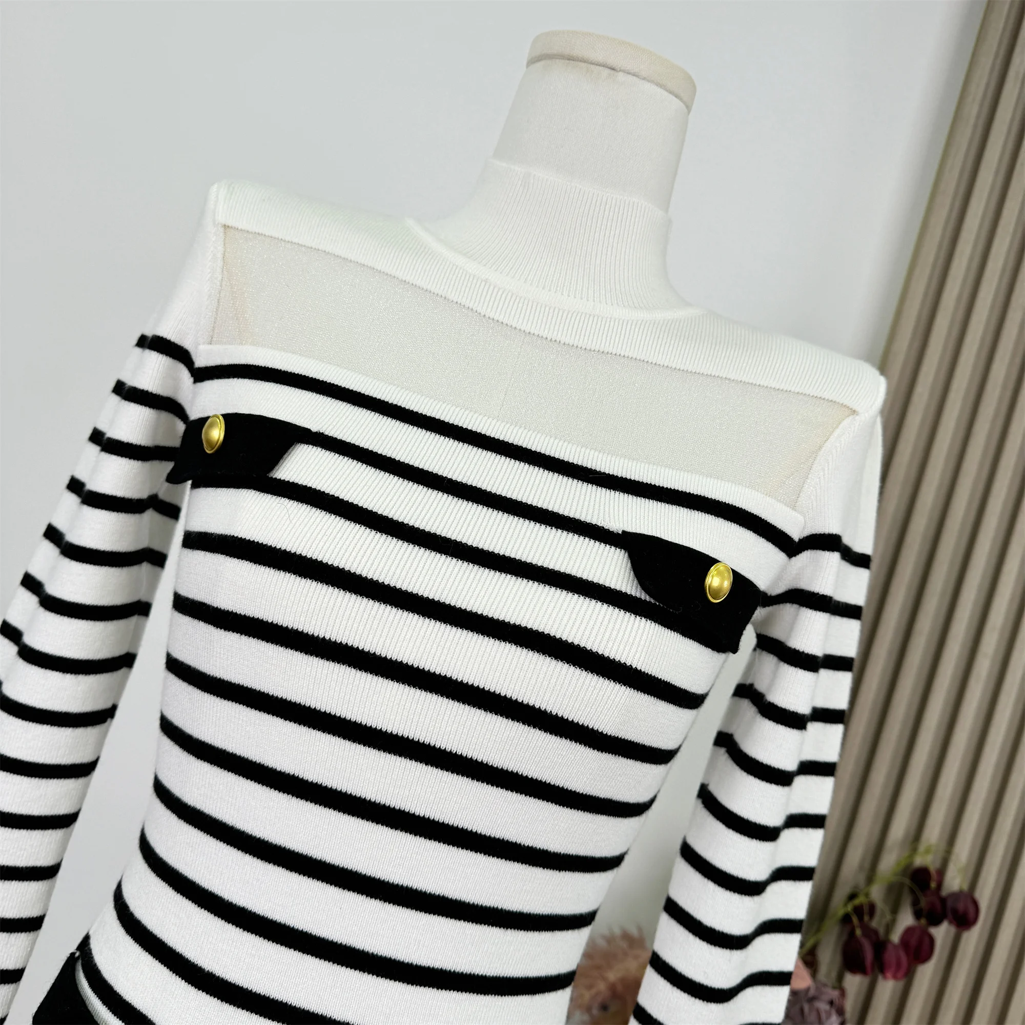 فستان نسائي خريفي وشتوي أنيق بياقة مدورة مخطط نحيف محبوك فستان قصير ضيق ملابس الشارع