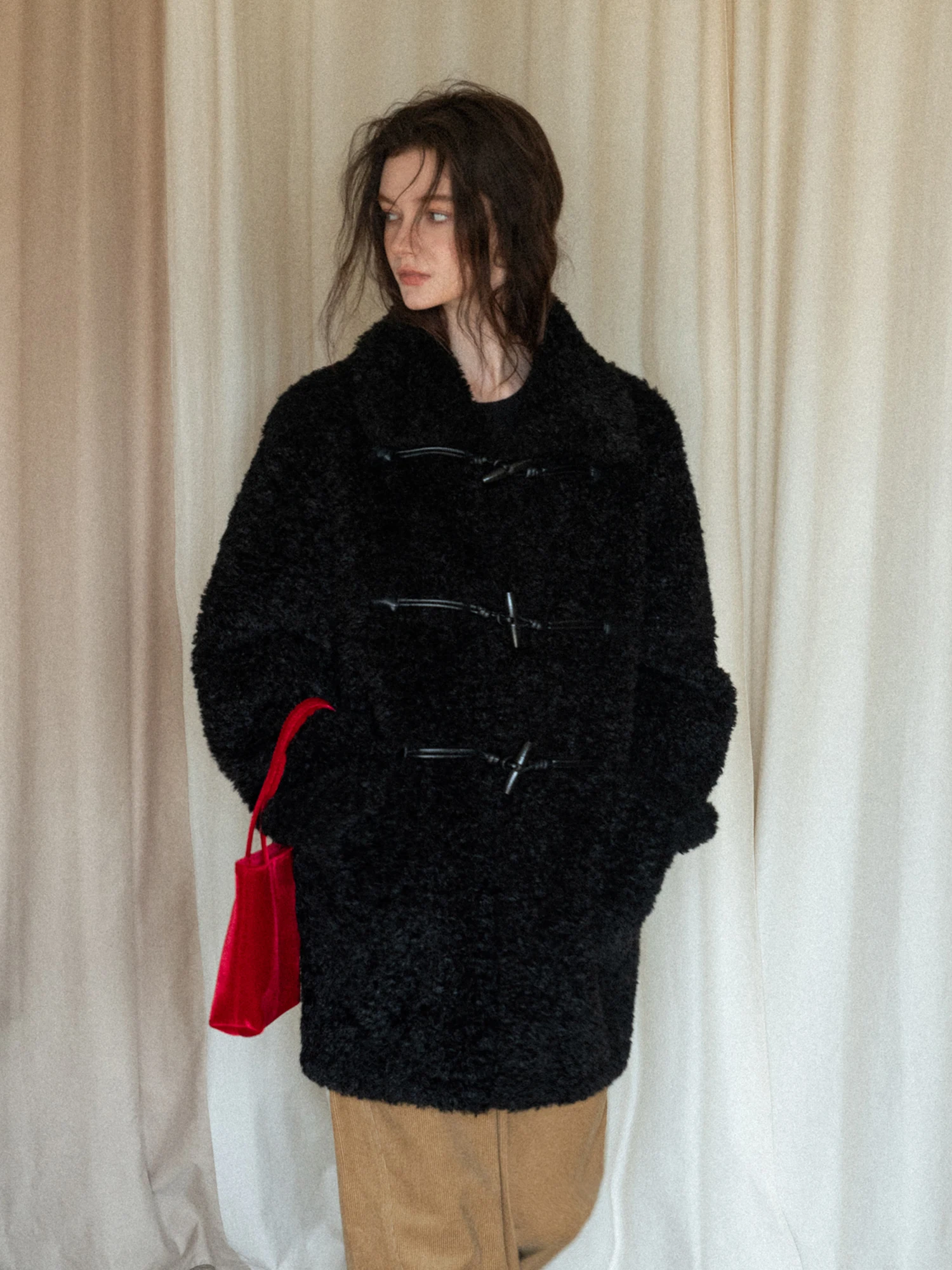 Thiened ラムファージャケット ルーズフィット ターンダウンカラー ボタン装飾 通勤用 スレ レディースコート 暖かい ブラ 冬用アウター