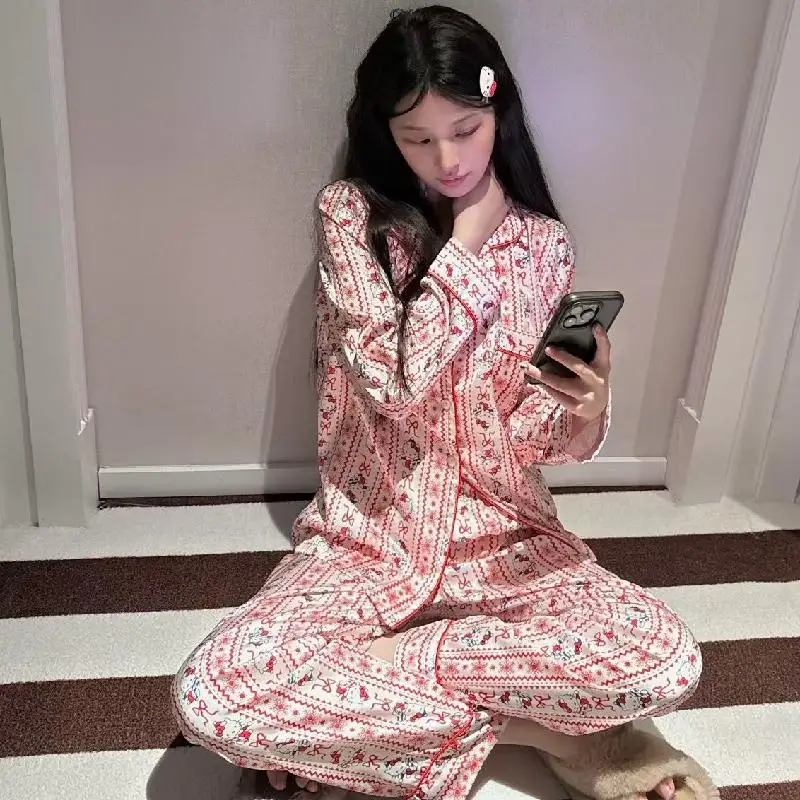 

Miniso Girl Sexy Ice Silk Пижамный комплект с длинными рукавами и лацканами Kawaii Hello Kitty Anime Fashion Go Out Весенне-летняя одежда для отдыха