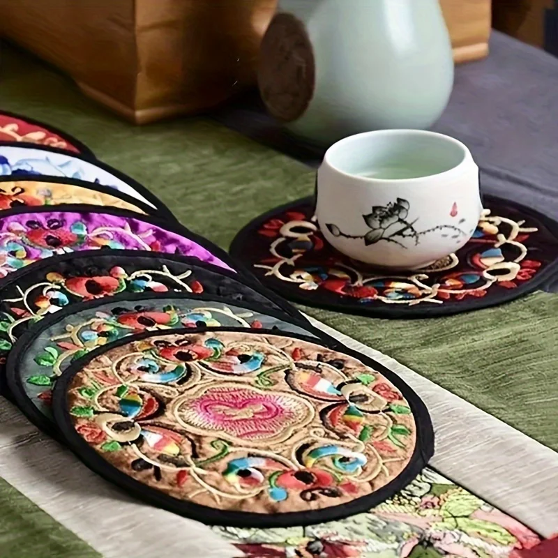 Random Color Embroidered Dining Table Coasters Insulated Coffee Coasters Dining Mats Used for Table Decoration in Restaurants