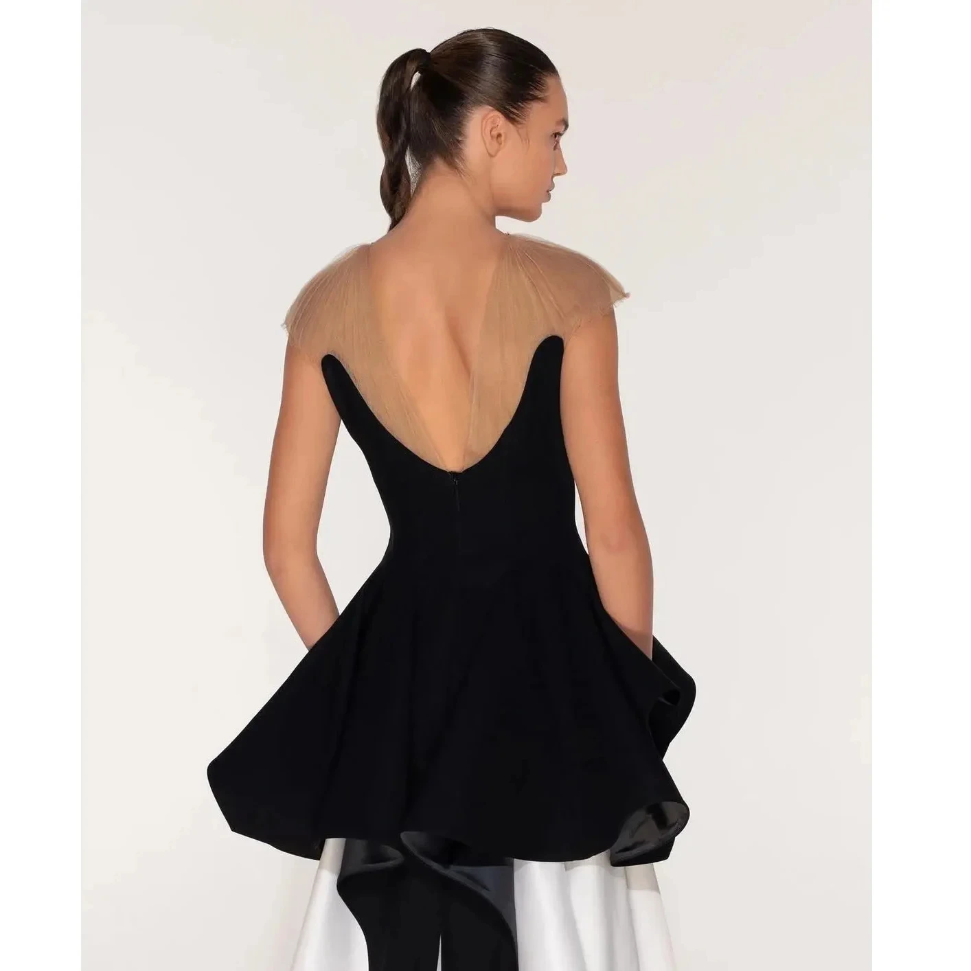 2025 Abiti da festa formali in bianco e nero Abiti unici para mujer Abito lungo da ballo con peplo pieghettato con collo trasparente in 2 colori