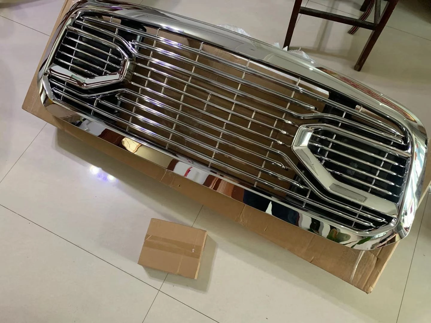 شوايات سباق شواية أمامية متوسطة عالية الجودة ABS كاملة ذات نوعية جيدة كروم مناسبة لدودج رام 1500 2013-2018 #2