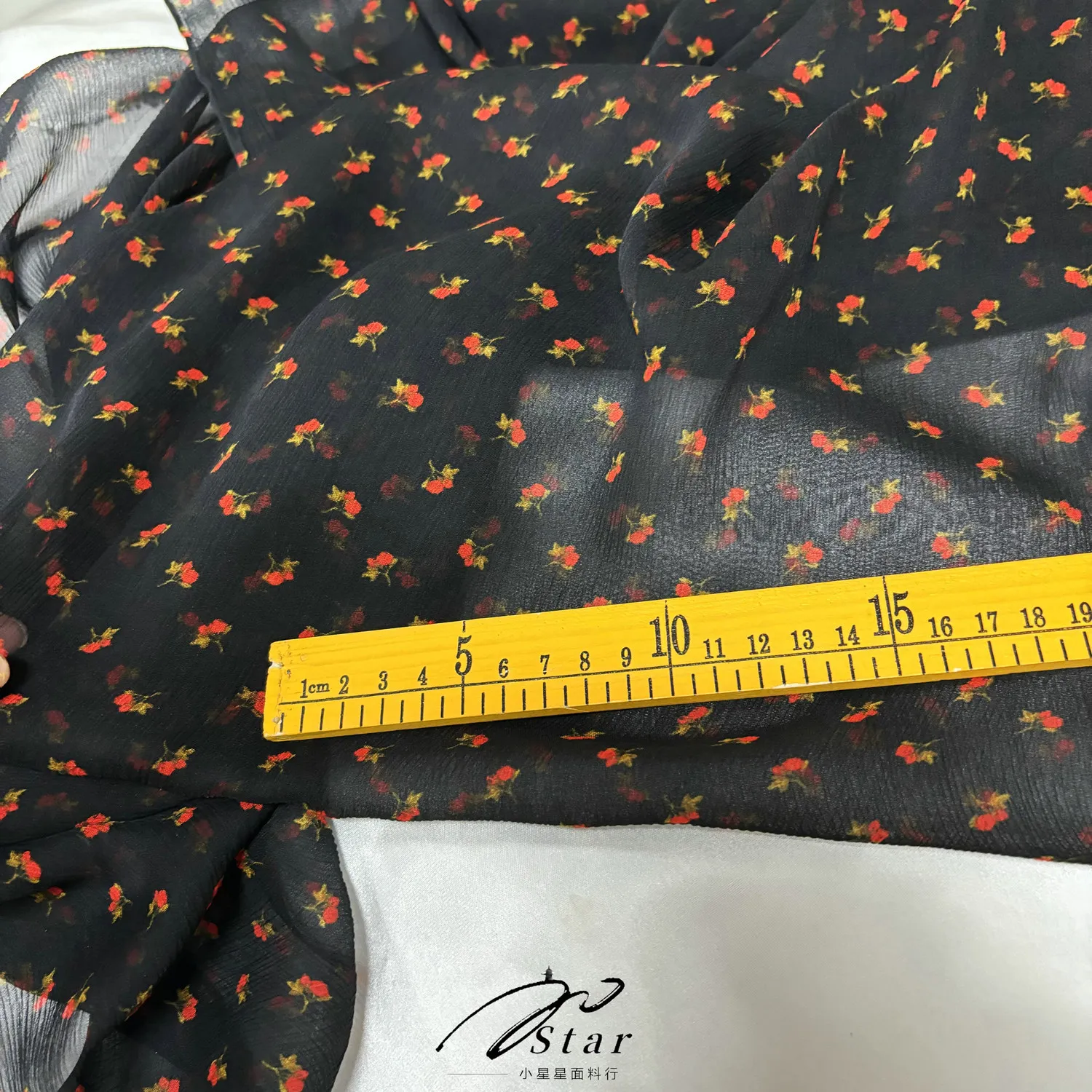 Black Bottom Small Rose Silk Crepe Fabric Silk Scarf Dress Silkworm Silk Satin Fabric Semi-Transparent