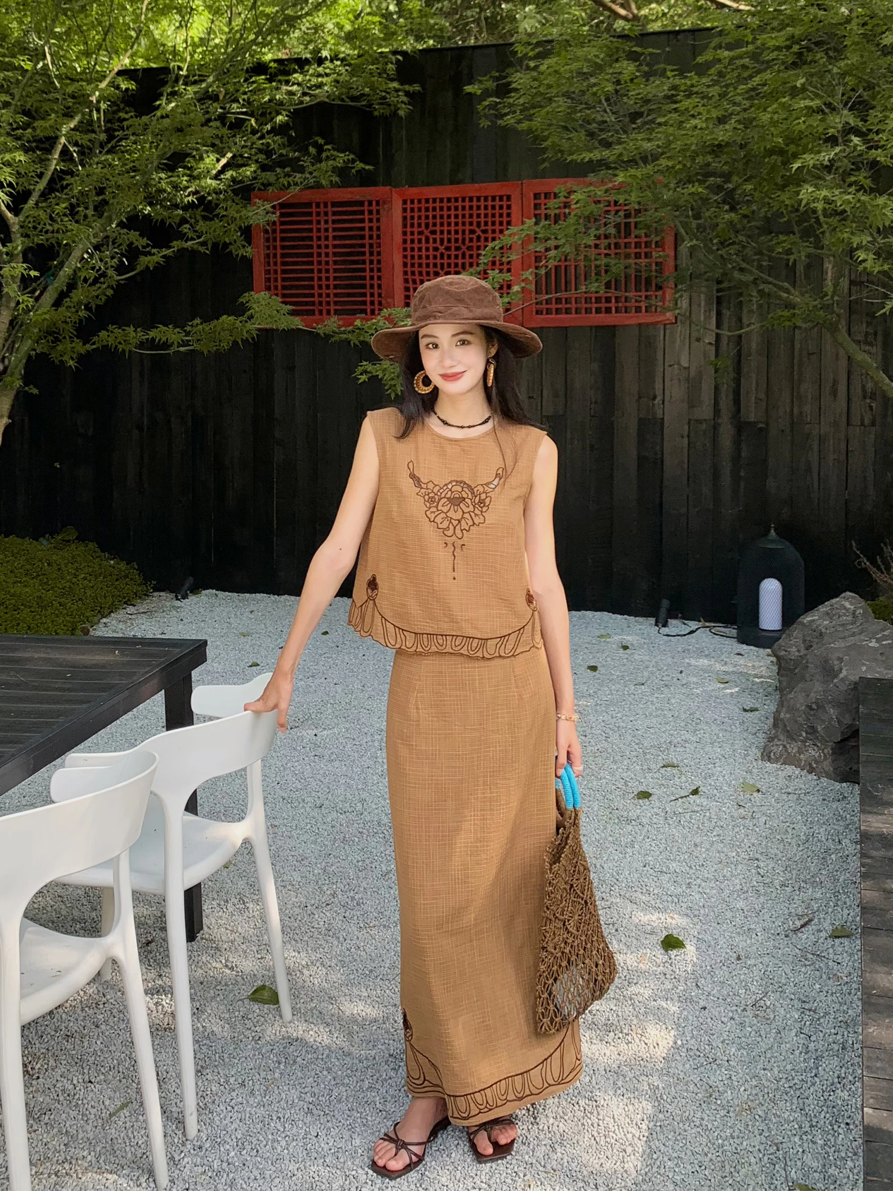 

Комплект LAZYZ: Ретро-жилет с вышивкой и ажурным дизайном и юбка. Модный летний женский комплект из хлопка с коротким рукавом и круглым вырезом.