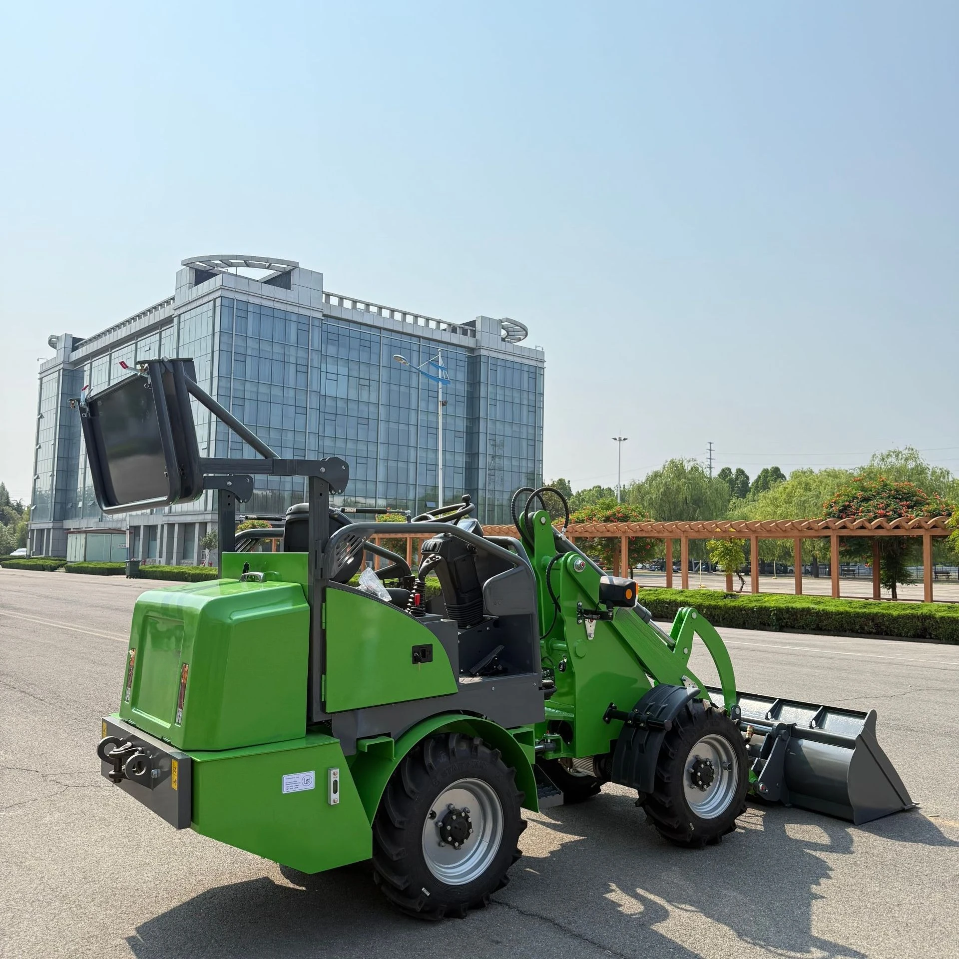 Guigong Machinery Price of New Energy Wheel Mini Loader, Electric Backhoe Loader