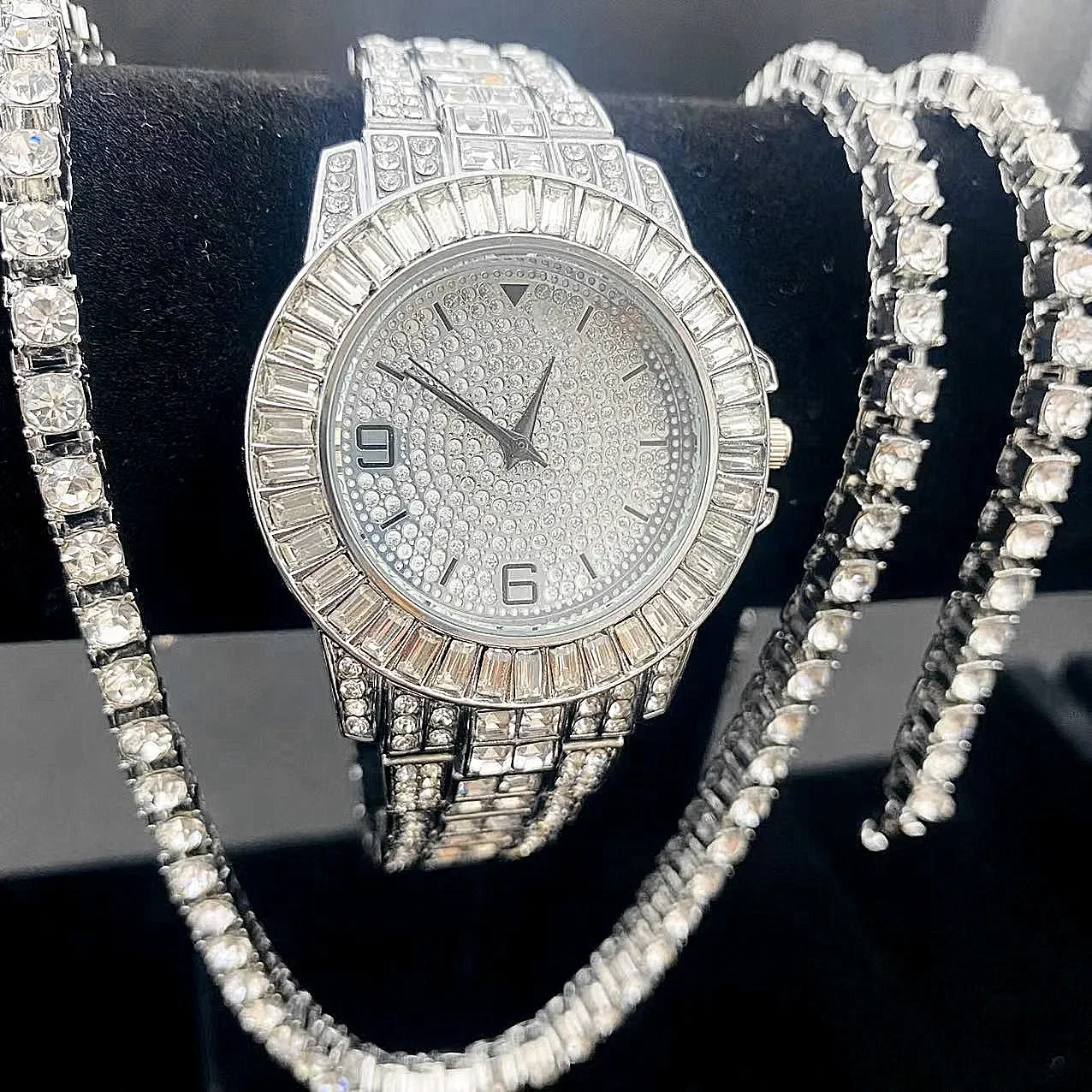 Роскошные часы Iced Out, 3 шт., мужские и женские теннисные цепочки, браслет + ожерелья, блестящие ювелирные изделия с бриллиантами, мужские часы, женский календарь Роскошные часы Iced Out, 3 шт., мужские и женские теннисные цепочки, браслет + ожерелья, блестящие ювелирные изделия с бриллиантами, мужские часы, женский календарь