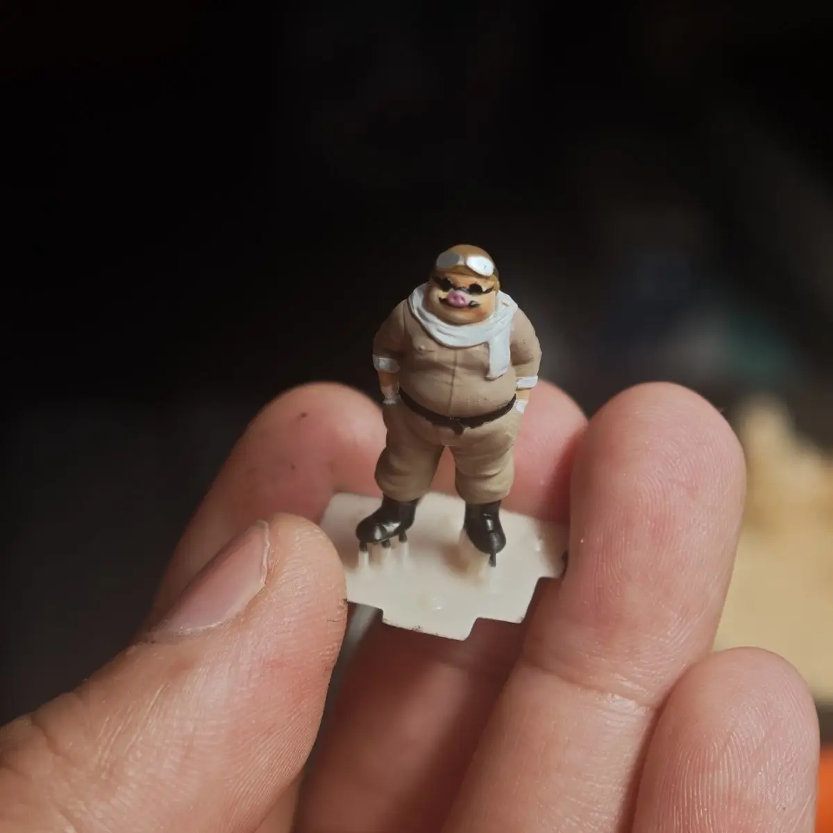 

1/64 маленькая миниатюрная фигурка из смолы, сцена гаража, модель свиньи, диорама