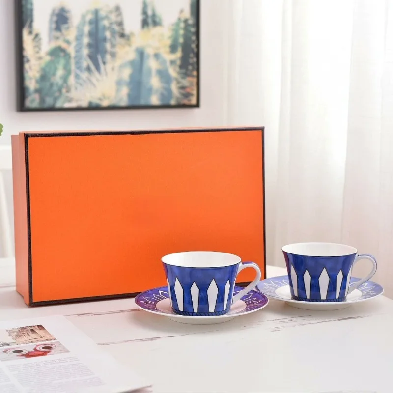 

Классическая и популярная элитная ресторанная кофейная чашка, тарелка для послеобеденного чая, костяной фарфор, набор тарелок в западном стиле, синий набор кофейных чашек с принтом