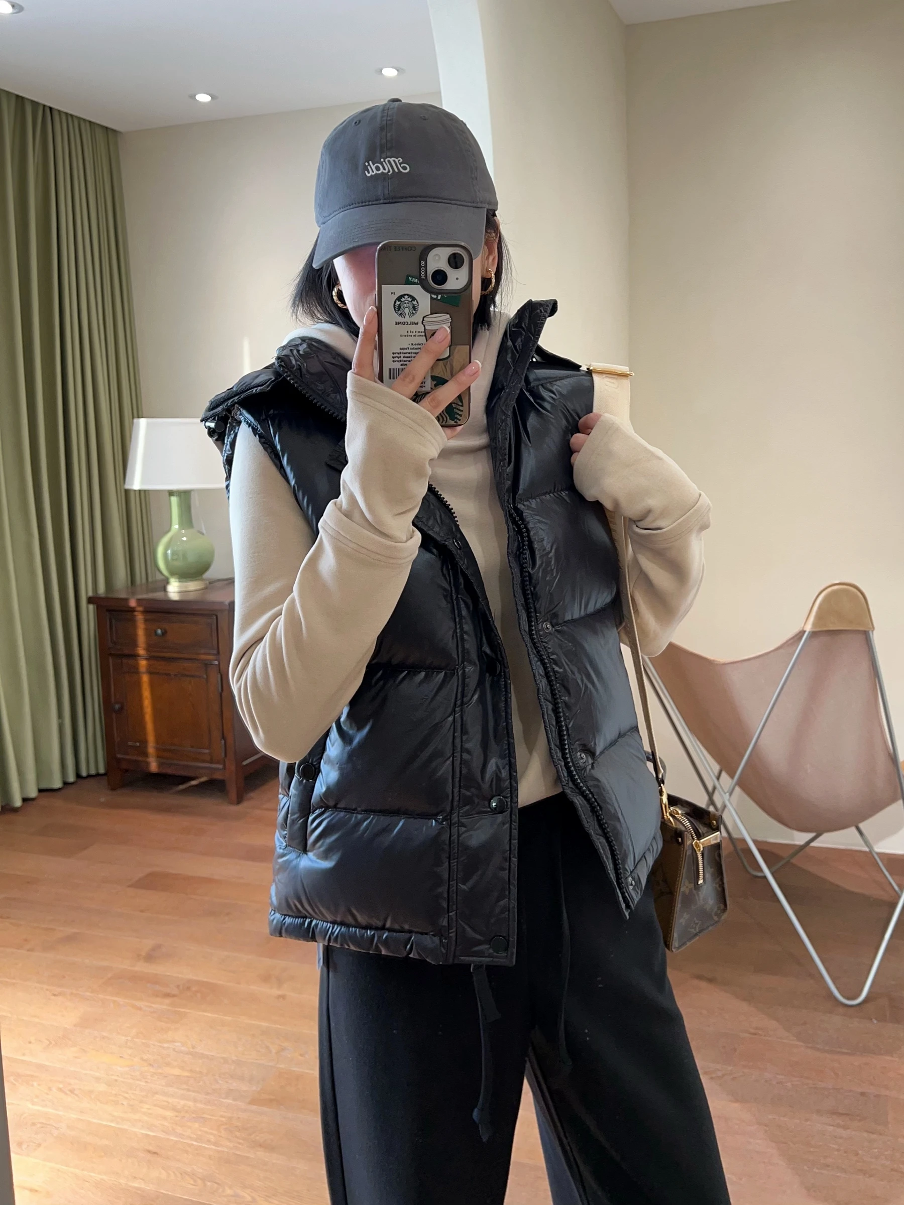 

WTHEONE90 Thiened White Goose down Puffer Vest Women's Winter Coat with Hat Five Sections Thermal Treaent Zipper Closure