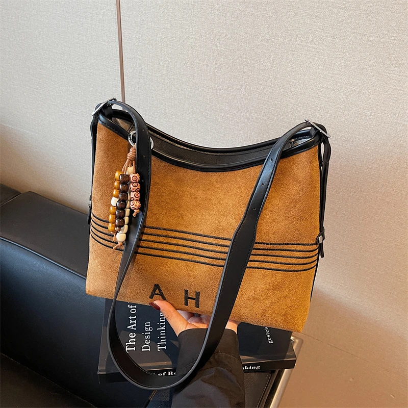 

Simple Classic Leather Tote Bag With Minimalist Design Solid Color And Large Capacity For Women Casual Commuter Use