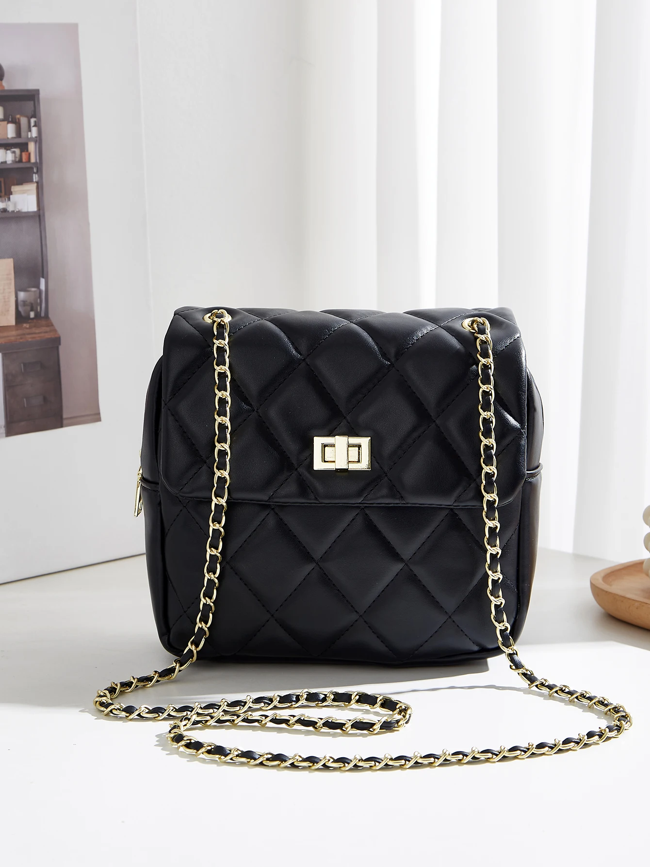 

Fashionable New Style Quilted Chain-Detailed Versatile Solid-Color Minimalist Women's Backpack with a Removable Chain