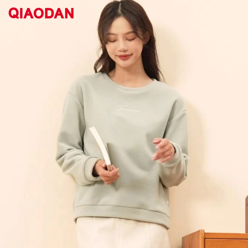 QIAODAN بلوزات اتجاهات النساء 2025 شتاء جديد نموذج الصوف الدافئة أعلى جولة الرقبة الصلبة الراحة الرياضية البلوز QXEWD2244024