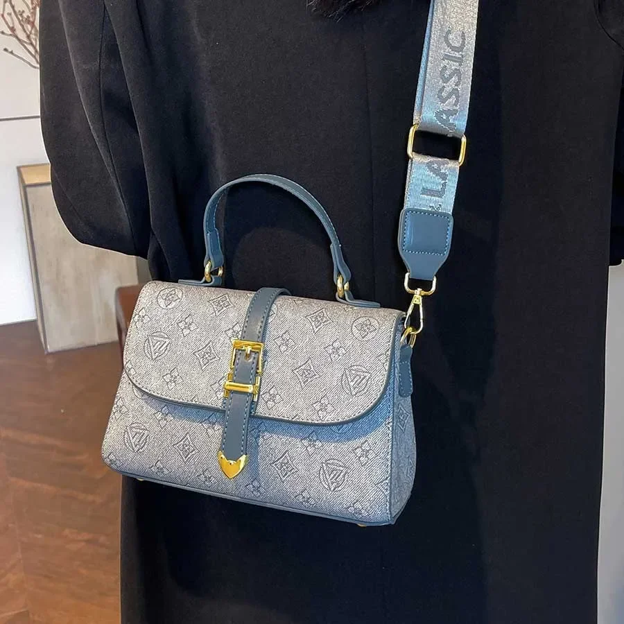 

Women's 2025 Urban Minimalist Crossbody - Slim Chain Shoulder Bag with Cushioned Wallet Strap, Stylish Daily Essential
