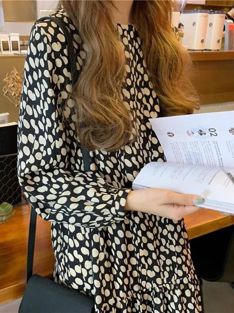 long Sleeve Dress 2023 Spring New Korean Style Loose round Neck Polka Dot Wide Hem Skirt