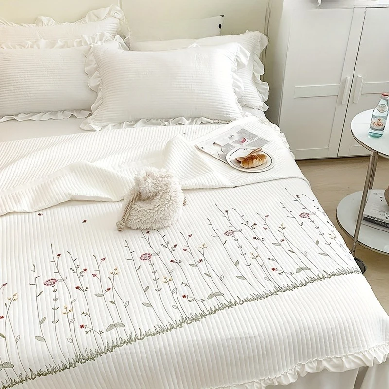 Korean Version Embroidered Summer Quilt, Lightweight Air Conditioning Blanket, Soft Breathable Microfiber