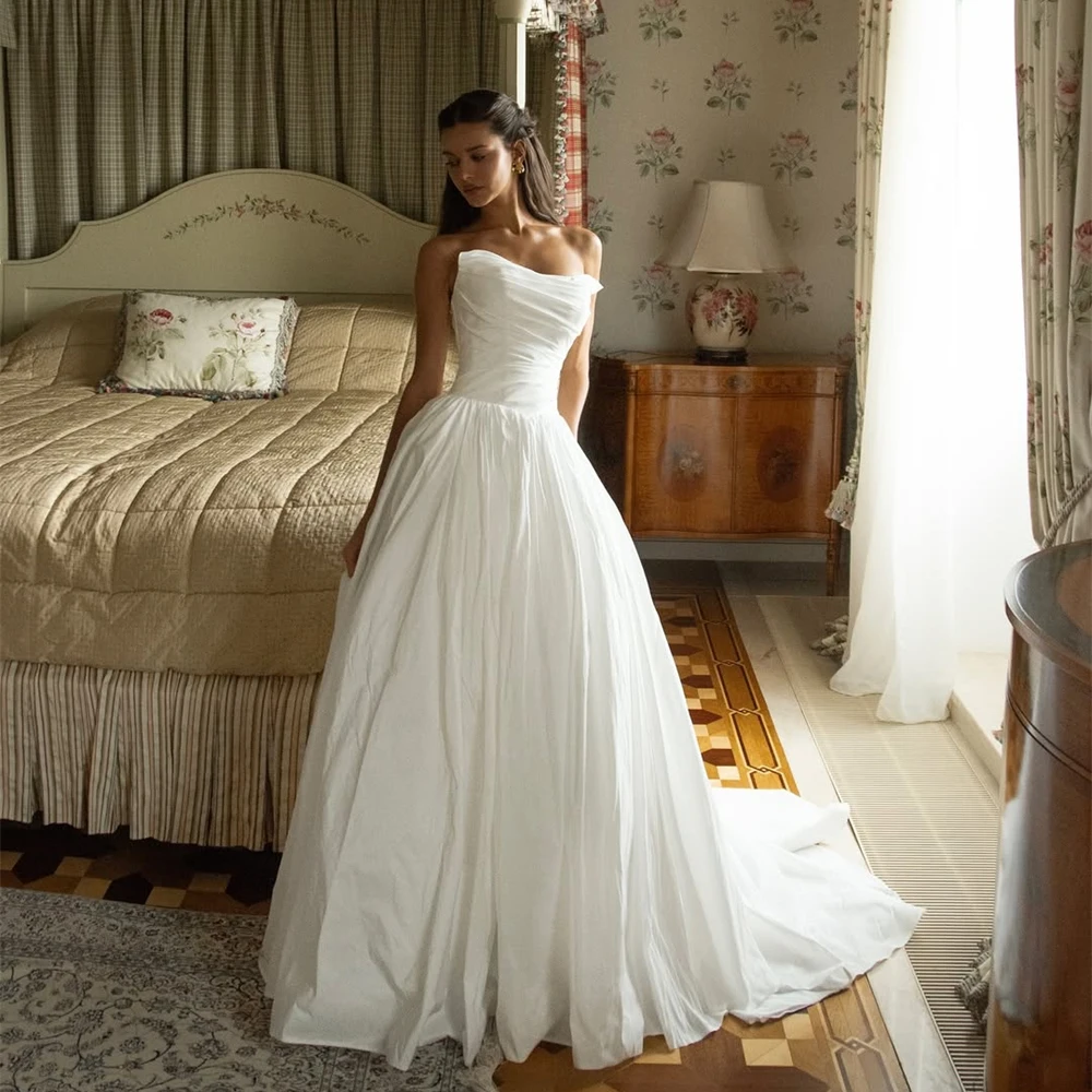 ชุดแต่งงานแบบสั่งตัด ผ้าซาติน สายเดี่ยว คอวี กระโปรงจีบ  ชุดเจ้าสาวหรูหรา  ชุดแต่งงานสำหรับงานแต่งงาน