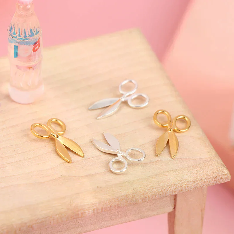 Металлические-ножницы-для-кукольного-домика-2-шт-масштаб-1-12-серебряные-золотые-декор-для-дома-игрушка