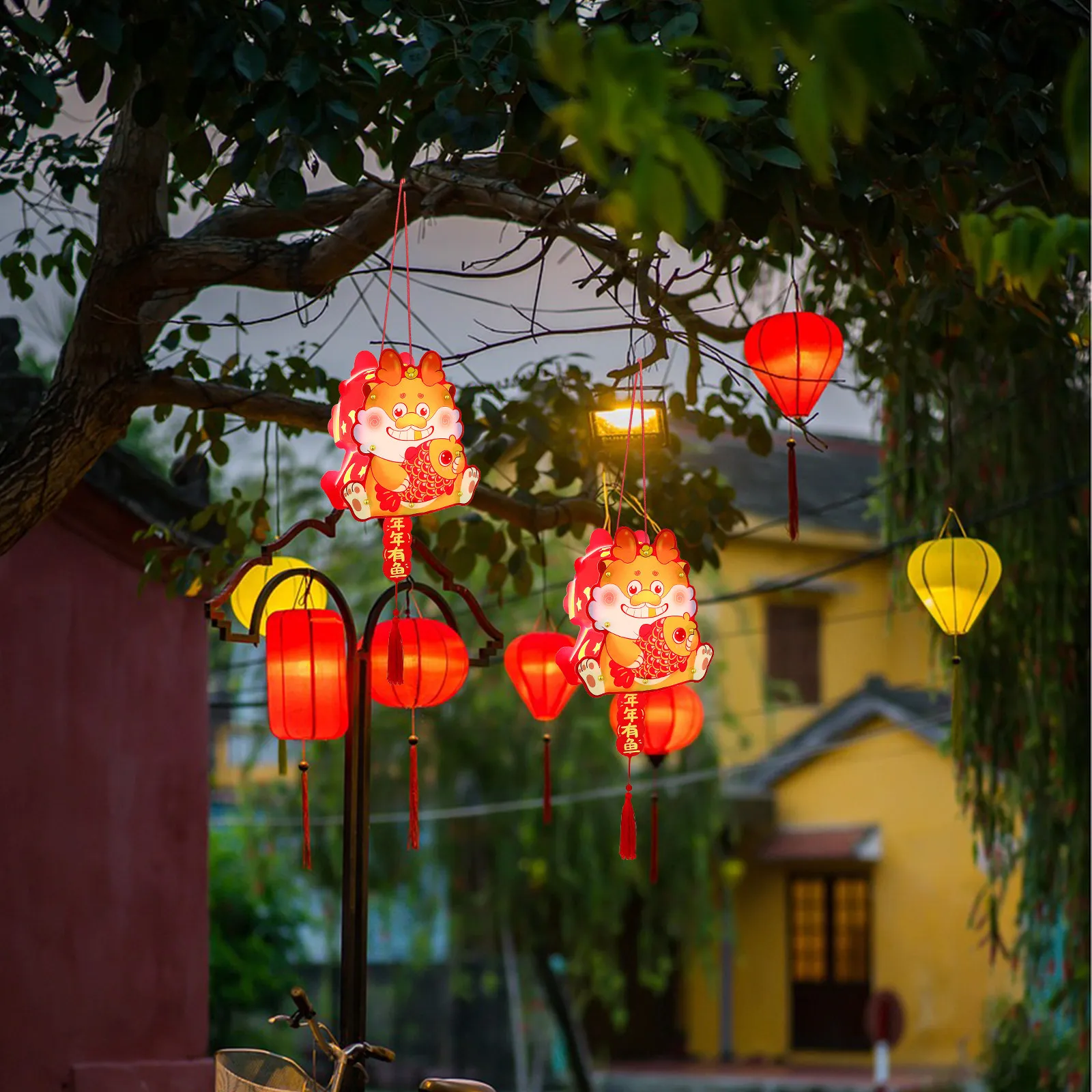 1Set DIY Dragon Lantern Making Material Kit for New Year Festival Portable Handheld Chinese Lantern Decor with Dragon Embracing view 3