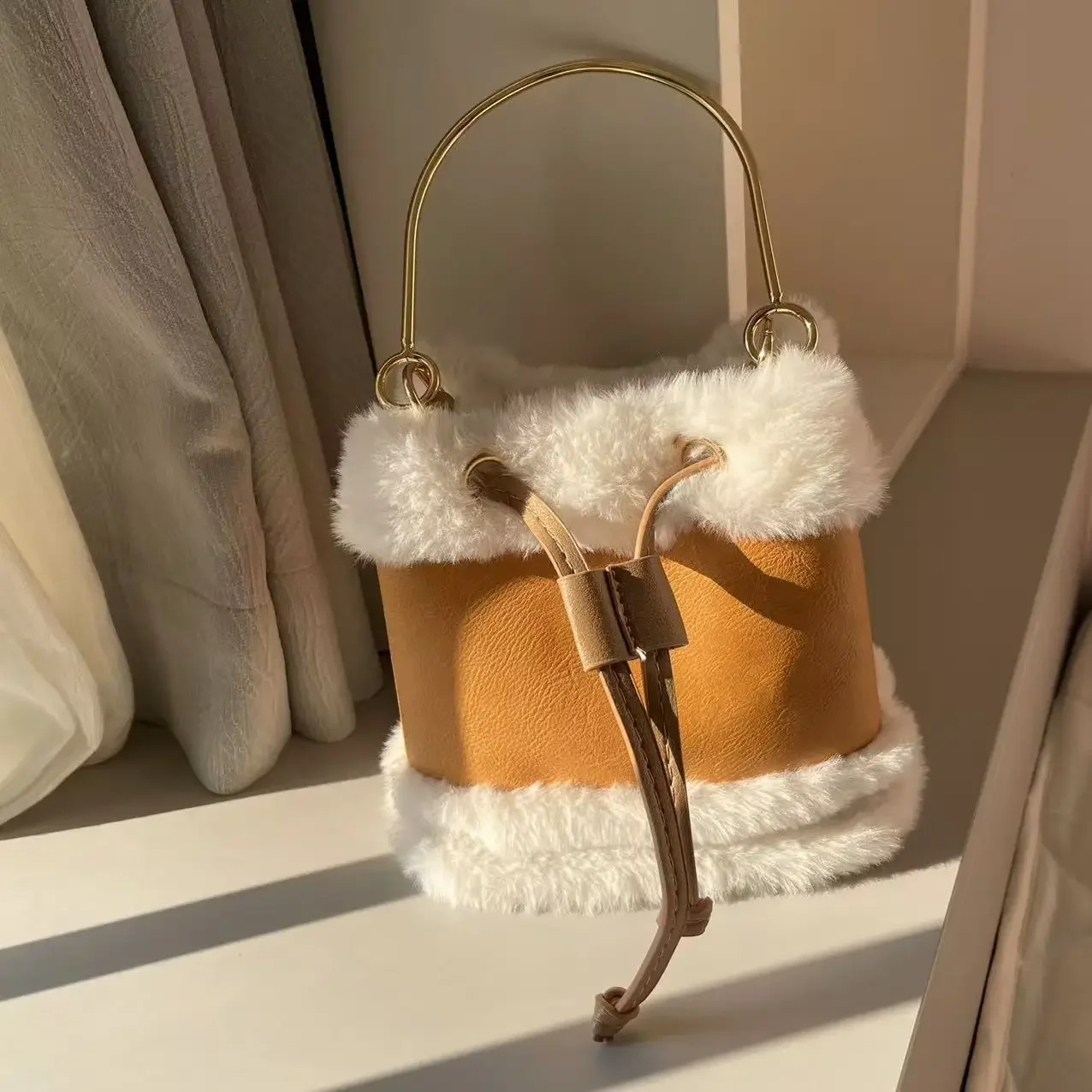 

Water bucket Bag Women's 2025 New Autumn and Winter Faux Fur Plaid Furry Bag Korean Style Retro Shoulder Cross-Body Small Bag