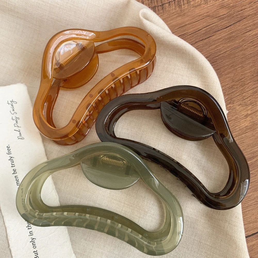 

Elegant Clouds Hollow Out Hair Claws Clip Women Girls Jelly Acrylic Hair Clamps Plastic Irregular Barrettes Hair Accessories New