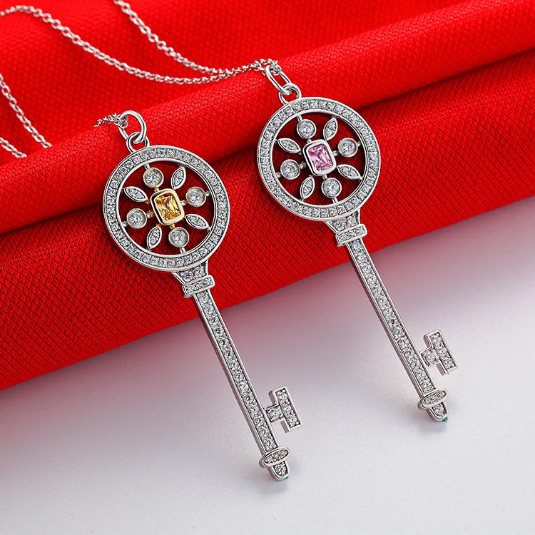 PT950Platinum long cardigan necklace with gemstone inlay. Keychain necklace. Style similar to that of Korean and Japanese celebr