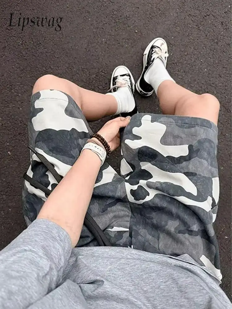 

Streetwear Vintage Camouflage Print Shorts Men Casual Loose Straight Shorts 2026 Summer Fashionable Mens Drawstring Shorts