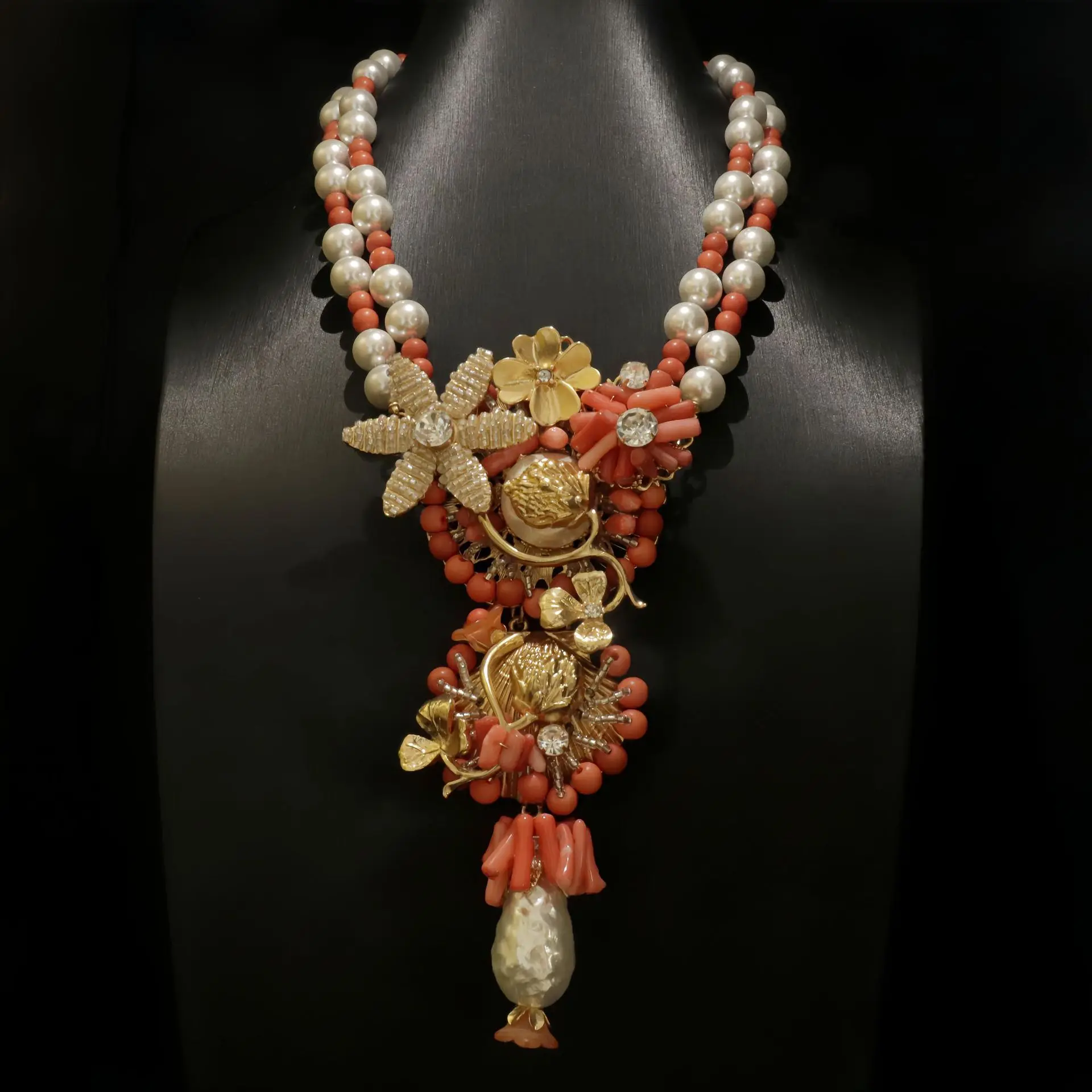 

Vintage Floral Necklace for Women Luxury Elegant Red Beads Imitation Pearl Double Strand with Flowers and Drop Pendant Accent