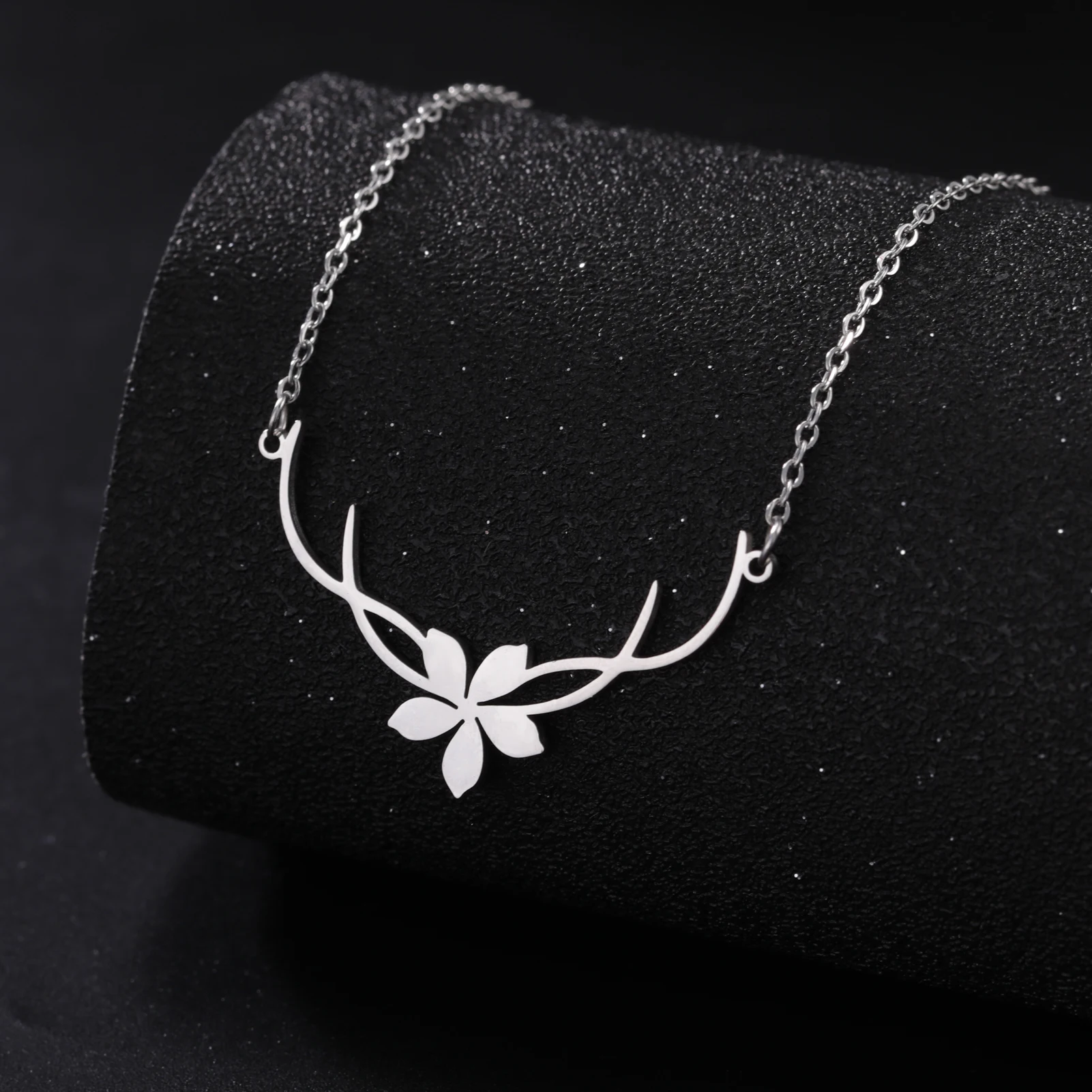 Cazador Edelstahl-Blumenanhänger-Halsketten für Frauen, trendige Schmuck-Kettenhalskette, Geschenk zum Geburtstag, Hochzeitstag, 2026