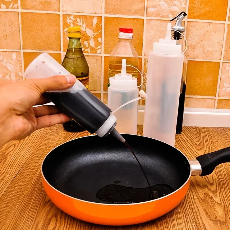 240/360/450/500/680ml Squeeze Condiment Bottles with On Cap Lids Ketchup Mustard Sauces Olive Oil Bottles Kitchen Accessories