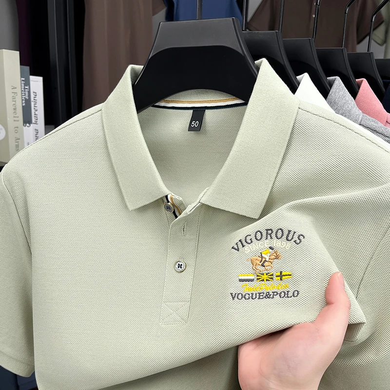 

Дизайнерская марка мода 100% хлопчатобумажные мужские короткими рукавами polo рубашки высококачественные пони буквы вышитые футболки летние новые тенденции топы