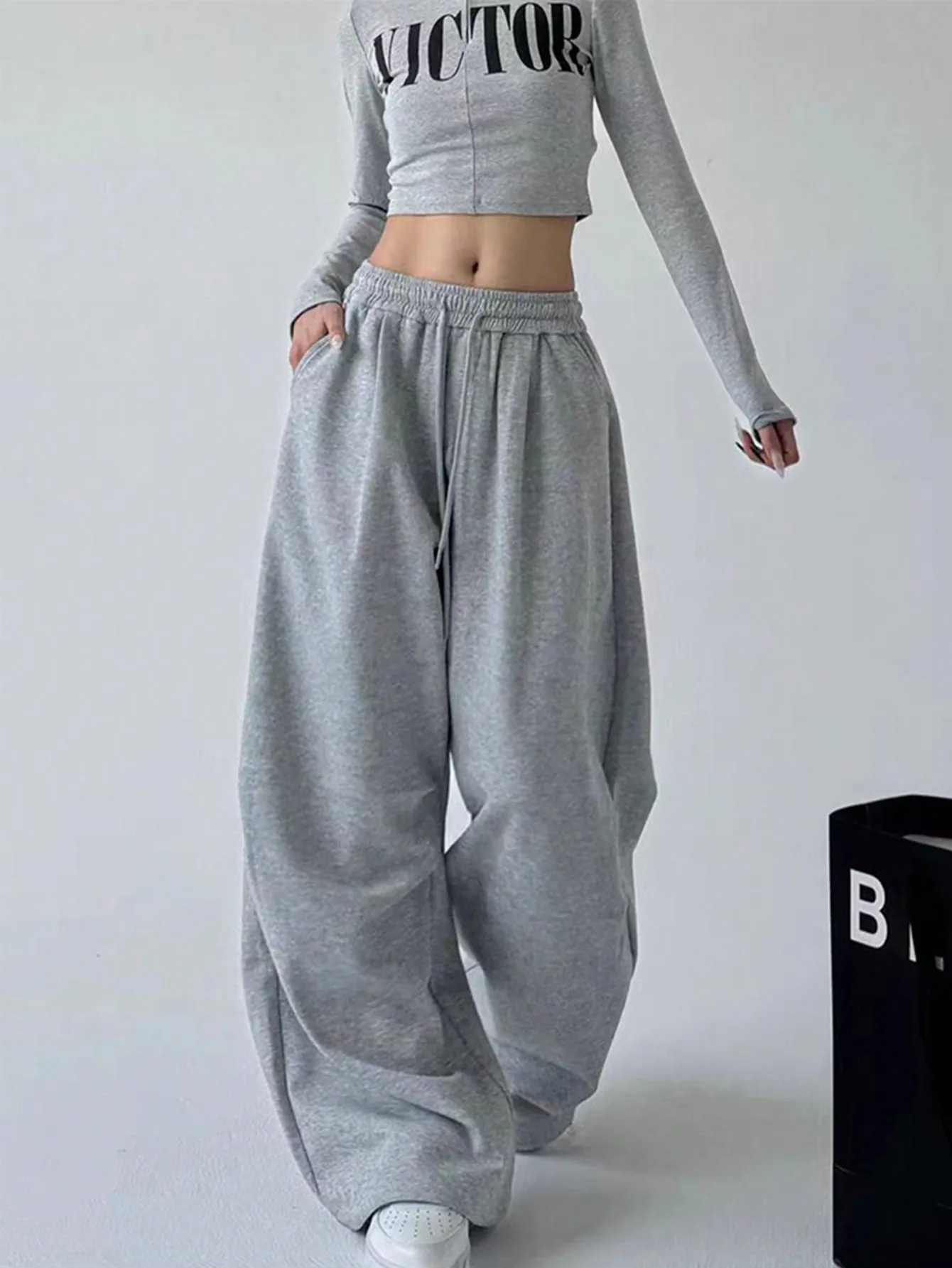 

Women's Gray Solid Loose Fit Drawstring Waist Baggy Sweatpants with Front Pockets