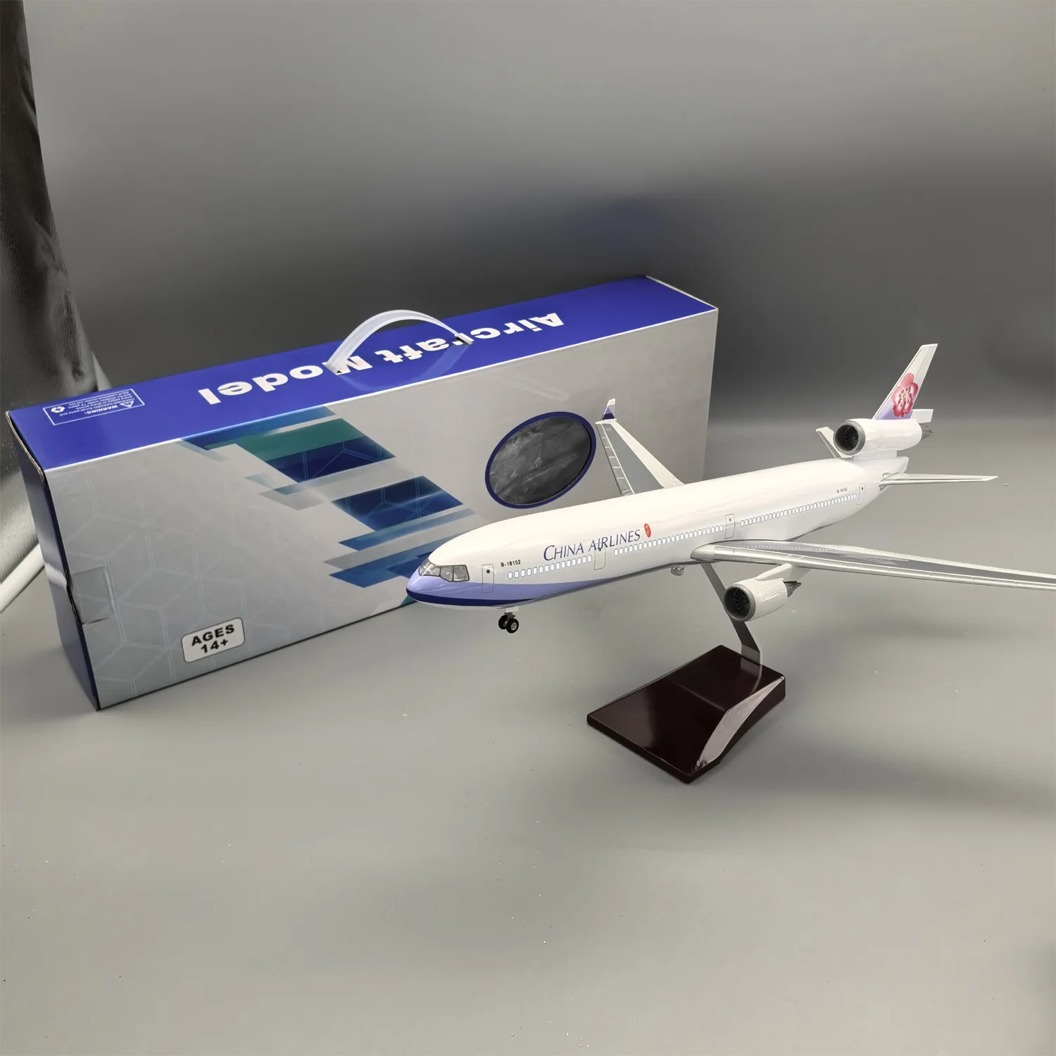 

47CM Diecast Plane Model China Airways MD-11 Miniature Airplane With Led Light & Stand Collectible for Aviation Enthusiast