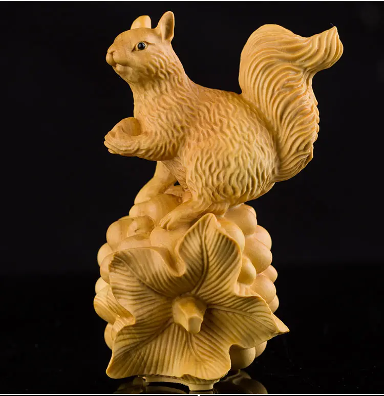 XY005 - 9.5x5.5x6 Carved Boxwood Carving Figurine : Squirrel