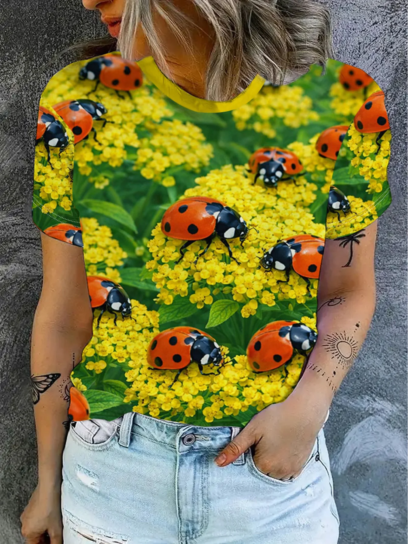 New Women's Summer Short Sleeve T-Shirt Ladybug Yellow Flower Print Round Neck Casual Fit Streetwear Women Fashion Tee Top